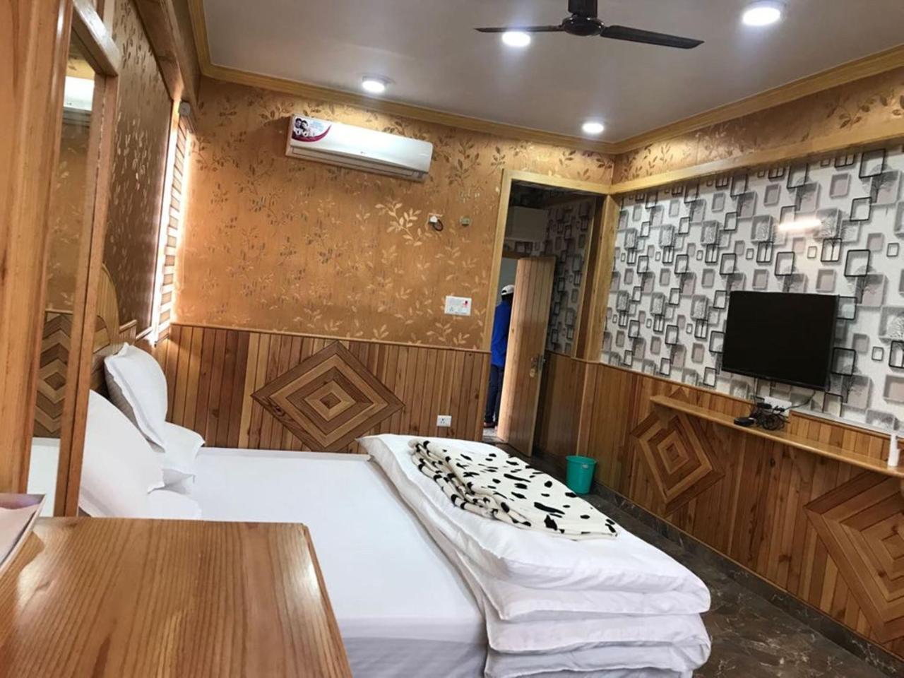 Oyo 37525 Hotel Mall Palace Pithoragarh Екстер'єр фото