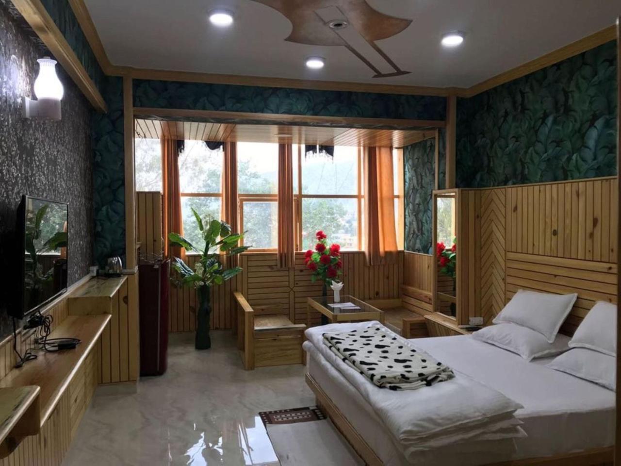 Oyo 37525 Hotel Mall Palace Pithoragarh Екстер'єр фото