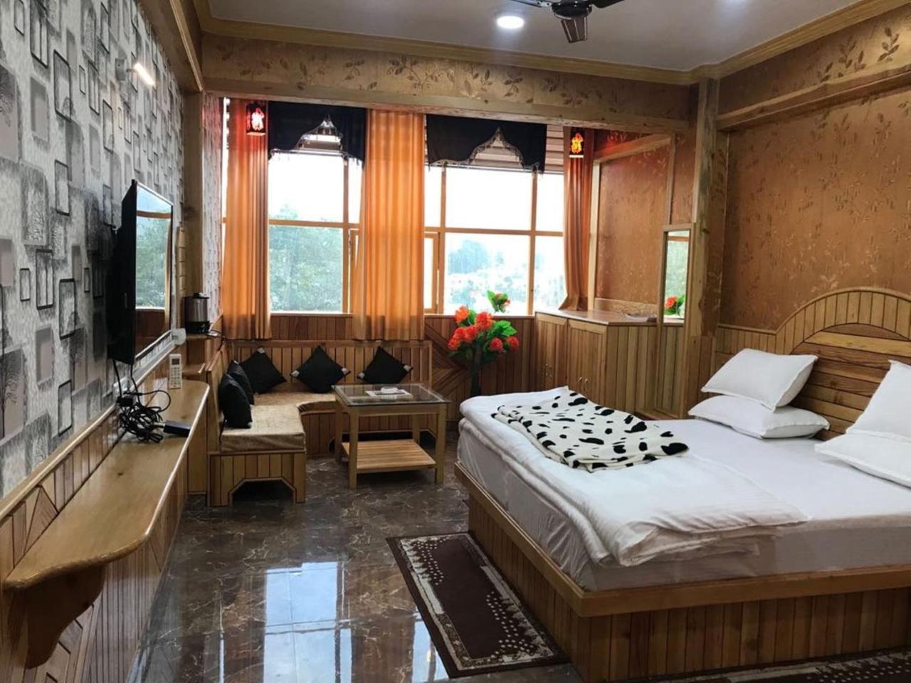 Oyo 37525 Hotel Mall Palace Pithoragarh Екстер'єр фото